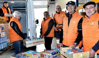 Les gilets orange, les bénévoles des associations, seront sur le pont pour la 34e collecte nationale./ Photo DDM, EC