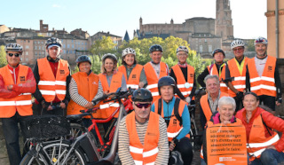 Banque alimentaire du Tarn Art Gps Les bénévoles dessinent un oiseau à vélo