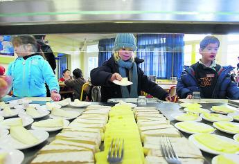 Les cantines sont un important «champ de bataille» dans la lutte contre le gaspillage alimentaire. / Photo archives J.-M. Mazet 