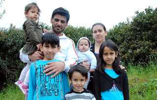 Burim et Valdete vivent avec leurs cinq enfants dans un hôtel fuxéen. Avant cela, ils étaient hébergés au Léo. Aujourd'hui, ils espèrent trouver un logement. /Photo DDM, Ch.D. 