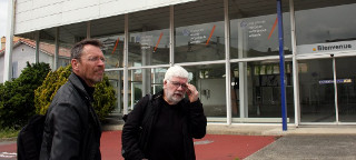 Charles Imbert et Michel Allenou, devant l'ancien garage Renault racheté par Emmaüs./Photo DDM N. Fualdes 
