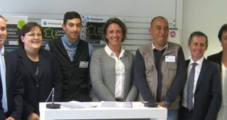 La Poste renouvelle jusqu'en juin 2017 son partenariat avec “quartier plus” et “regain”, associations d'aide à l'insertion./ Photo DDM JGC 