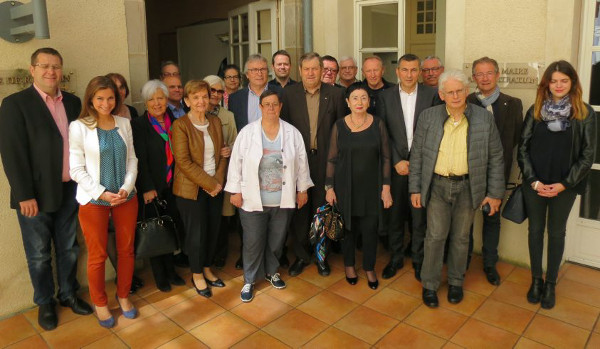 Au centre, derrière Françoise Bardou, Henri Viaules et Jean Carensac. Michel Huguet est au premier rang à droite. 