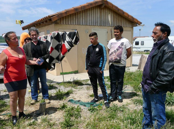 Les résidents du camp estiment que rien n'a été fait pour améliorer le site. A part leur surveillance./Photo DDM, JMG 