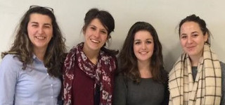 Des étudiantes collectent des produits d'hygiène 