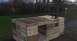 Un abri Rescooz en pleine construction./Photo DR