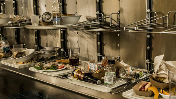 D'après le rapport des eurodéputés, 70 % du gaspillage provient des ménages, du secteur commercial et de la restauration, et 30 % de la production et de la transformation d'aliments. [Philip Cohen/ Flickr]