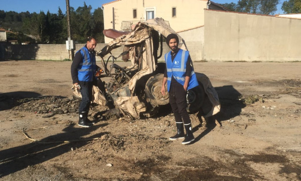 Saad et Mohamed ont pu constater les ravages des inondations dans le village de Villegailhen, dans l'Aude. 