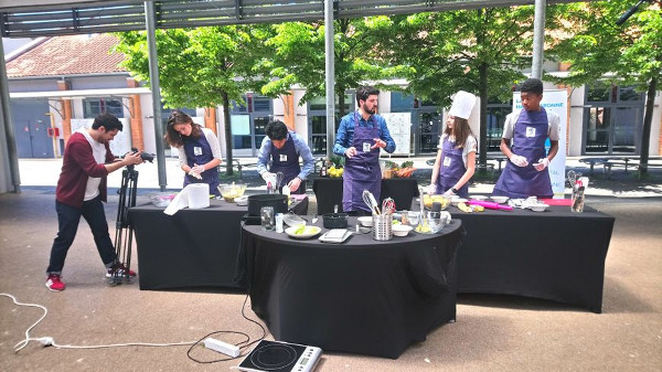 Les collégiens ont tourné une vidéo ou ils montrent comment cuisiner une recette sans déchet © Radio France - Guillaume Farriol 