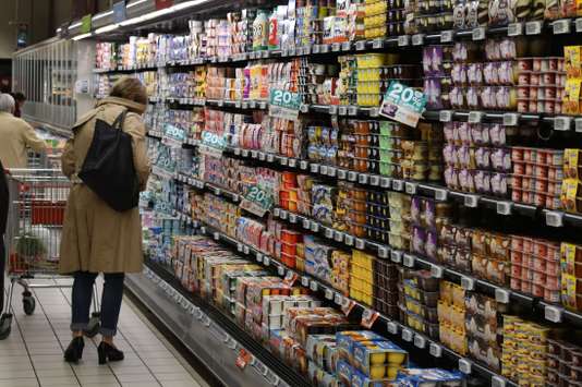 Dans les rayons d’un supermarché. PASCAL PAVANI / AFP