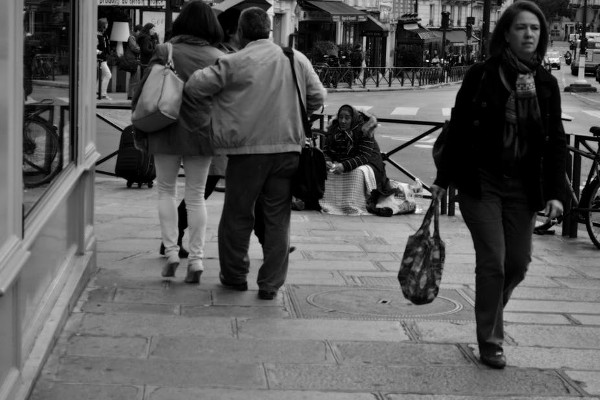 Les dernières études constatent une hausse du nombre de femmes vivant dans la rue, pourtant elles demeurent trop souvent invisibles. Bady Wong/Flickr, CC BY-NC-ND