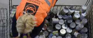Les dons alimentaires posent parfois des problèmes logistiques et de stockage insurmontables aux associations. Surtout pour les produits frais. AFP PHOTO/ANNE-CHRISTINE POUJOULAT (Photo by ANNE-CHRISTINE POUJOULAT/AFP) - ANNE-CHRISTINE POUJOULAT/AFP