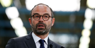Le Premier ministre Édouard Philippe lors de sa visite de l'usine Seb de Mayenne (ouest) le 23 avril 2018 AFP - CHARLY TRIBALLEAU