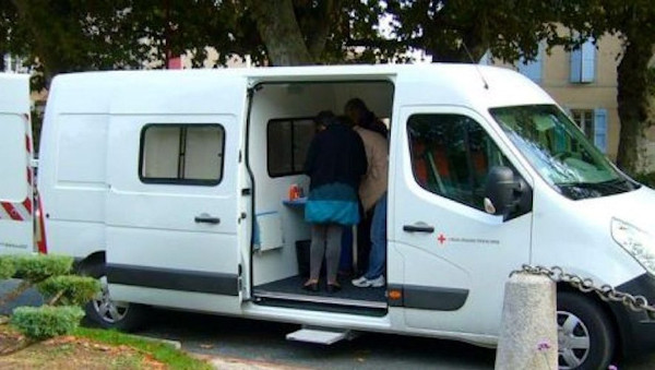 L'Autabus en escale à Soual. 
